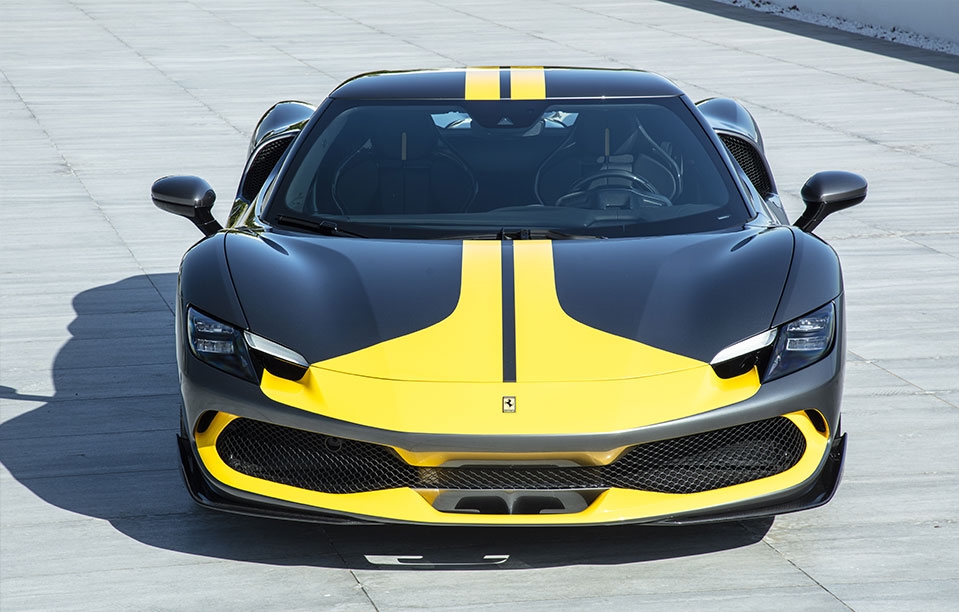 DER UNVERGLEICHLICHE SUPERSPORTWAGEN MIT PLUG-IN-HYBRID & V6-BITURBO-MOTOR